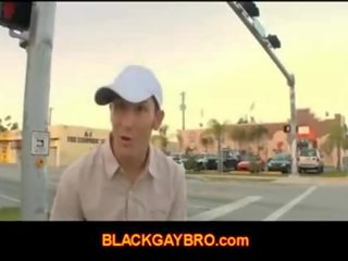Gay teppista predatore va fuori cerca per un nero culo